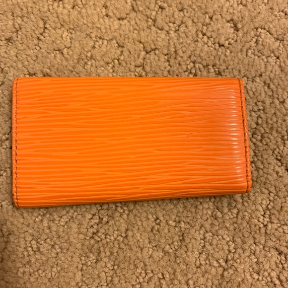 Authentic Louis Vuitton epi mandarin key holder - Picture 2 of 5